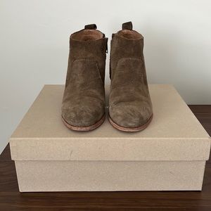 Madewell Ankle Boots in Suede in Color Mink